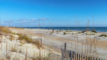 Aurinkotuoleja, rantapyyhkeitä