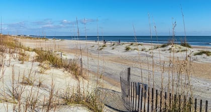 Fall in Love with Hilton Head! Coastal Elegance Meets Island Living