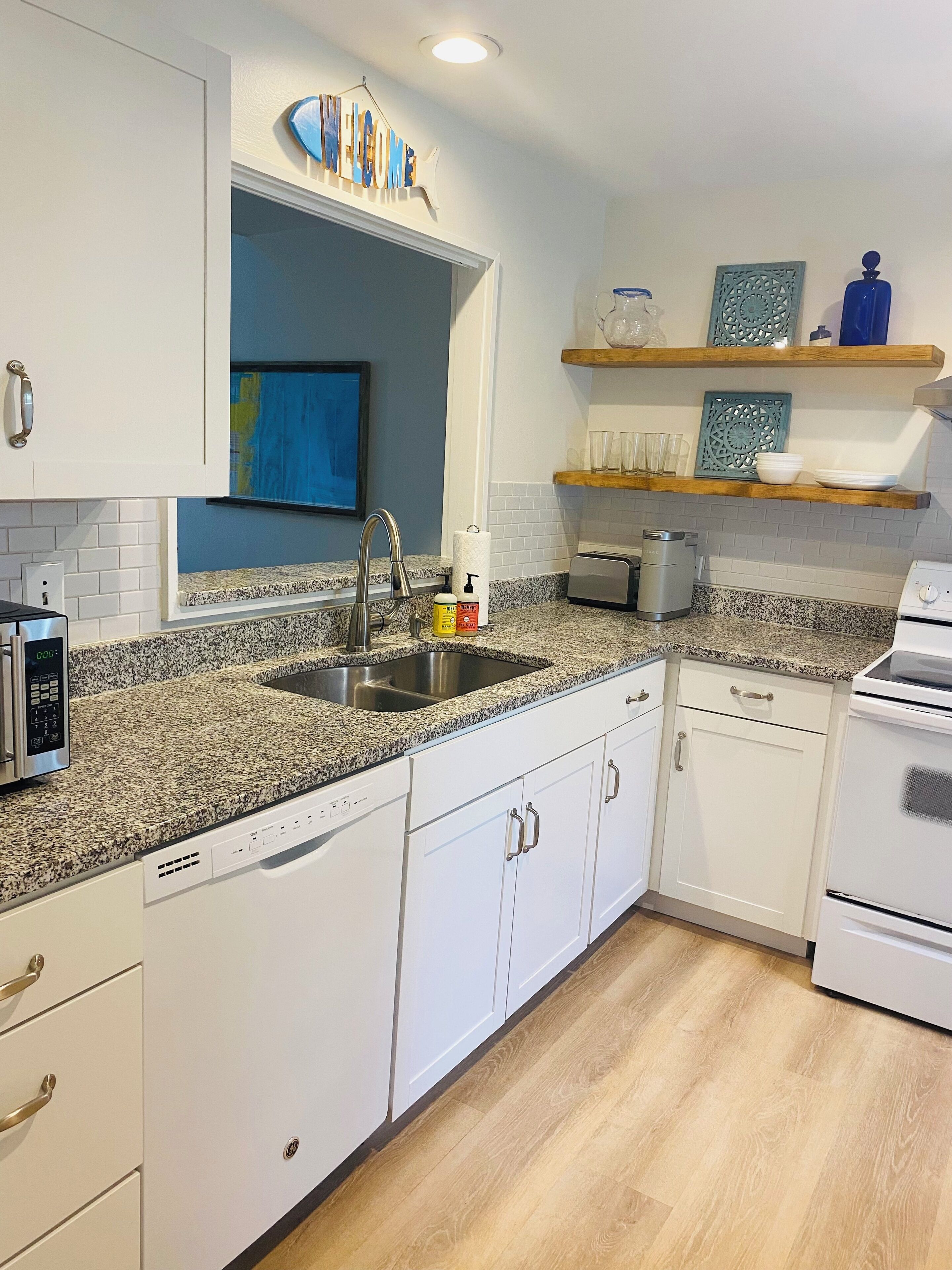 雪櫃、微波爐、焗爐、爐具