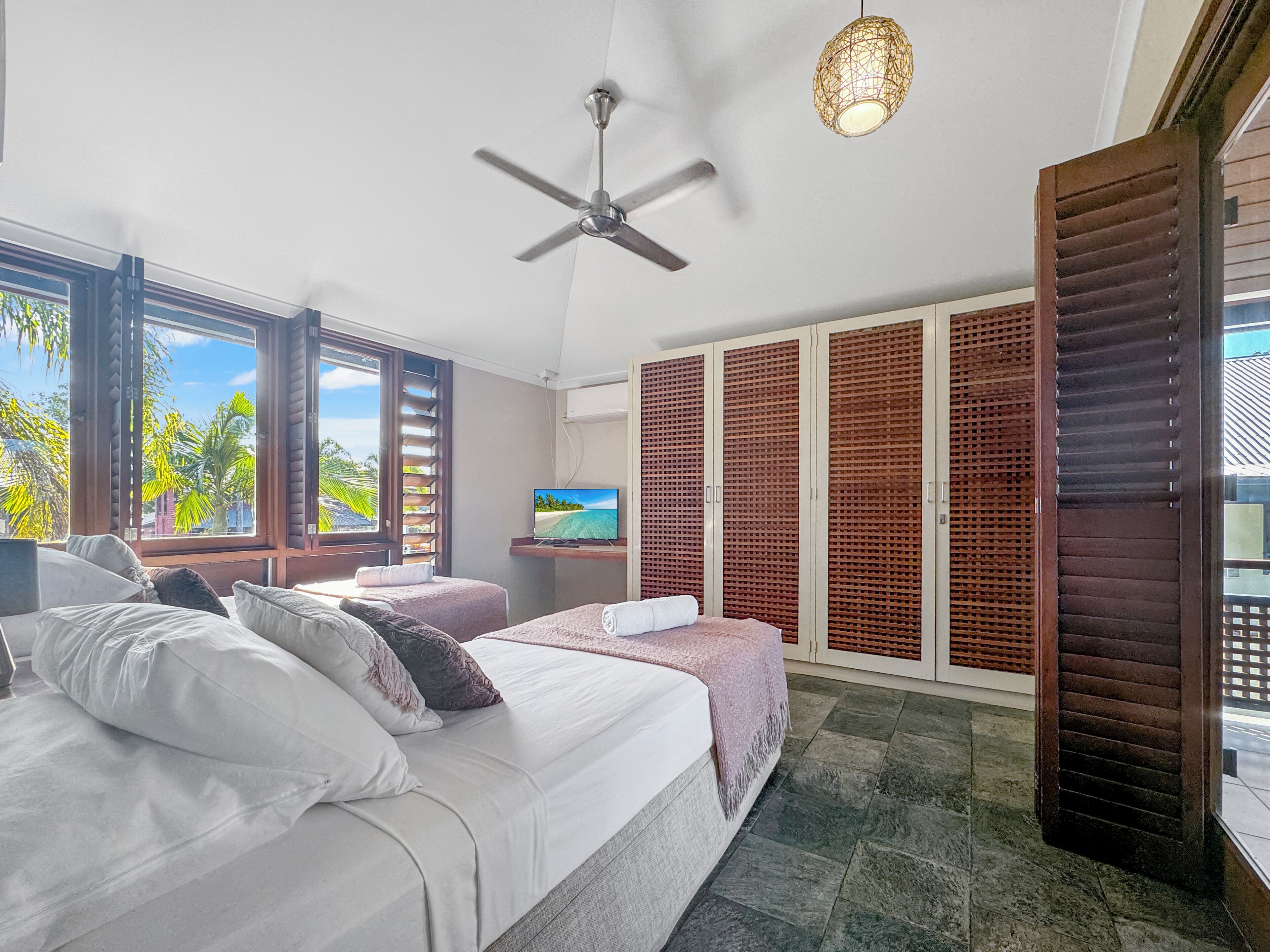 2 chambres, lit parapluie, Wi-Fi, draps fournis