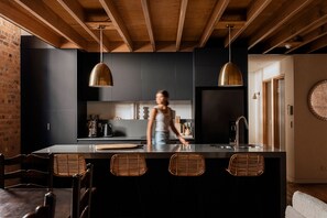 Apartment, 2 Schlafzimmer | Eigene Küche | Großer Kühlschrank, Mikrowelle, Ofen, Herdplatte