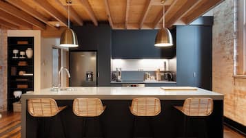 Apartment, 2 Bedrooms, Non Smoking | Private kitchen | Full-sized fridge, microwave, oven, stovetop