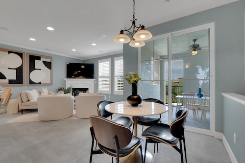 Convenient and Accessible, Park + BBQ + Pool +Gym by Hello Hideout