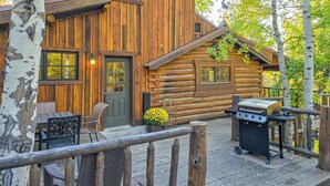 A log cabin with a deck, outdoor seating, and a grill. - 20 min to Yellowstone, Family Cabin, Fire Pit (Island Park)