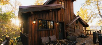 20 min to Yellowstone, Family Cabin, Fire Pit