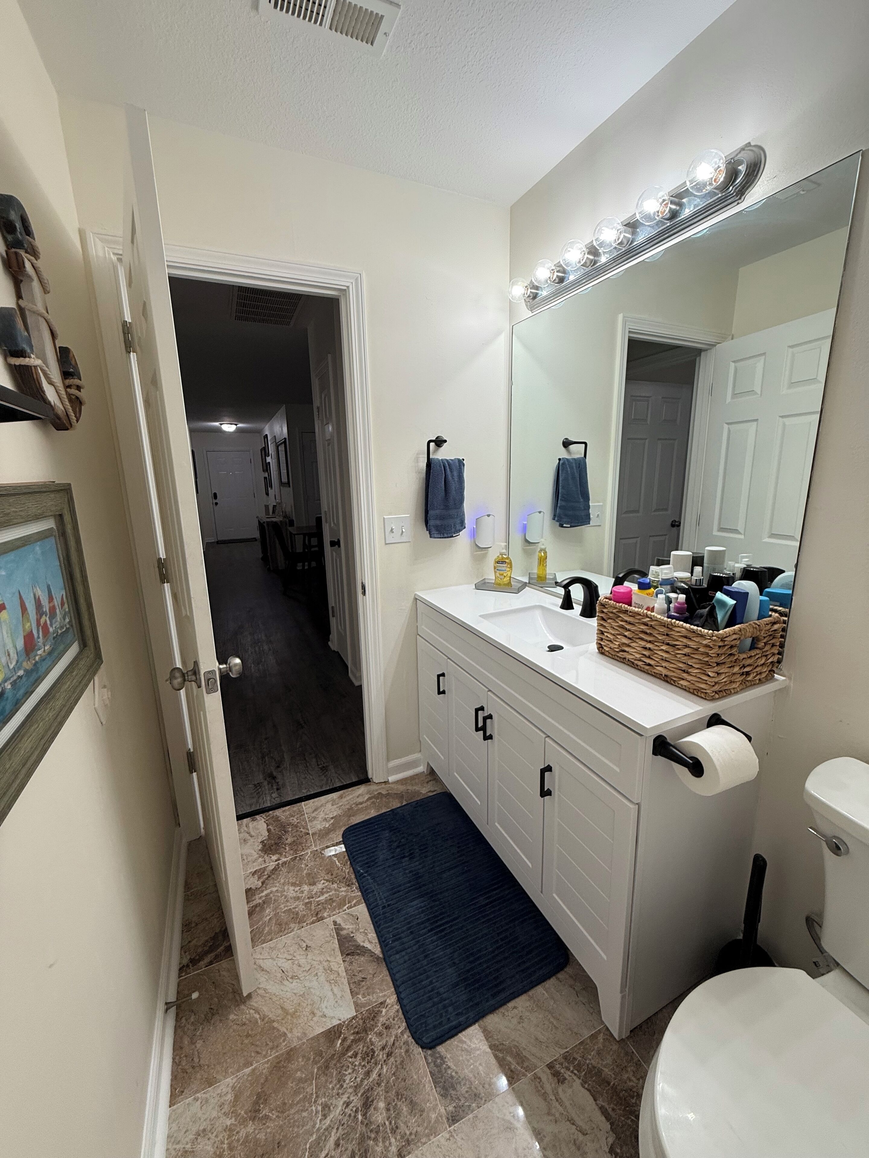 Secador de pelo, toallas, jabón, shampoo