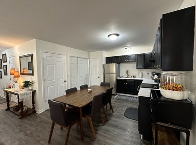 3-bedroom Ranch Duplex in charming Columbia with WiFi, 6 miles to Mizzou Arena