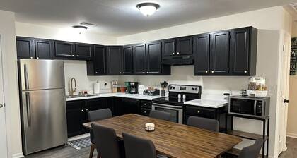 3-bedroom Ranch Duplex in charming Columbia with WiFi, 6 miles to Mizzou Arena
