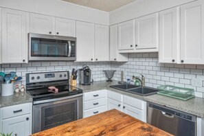 Mikrowelle, Ofen, Herdplatte, Geschirrspüler