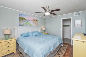 2 bedrooms, desk, free WiFi, bed sheets - Newly renovated 2 Bedroom, 2 Bath -sleeps 6, Direct beach access with Water views and Pool (North Myrtle Beach)