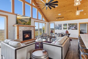 Smart TV, fireplace, video games - "Close Enough to Perfect" – Luxurious 4-Bedroom Cabin with Game Room & Stunning Views! (Gatlinburg)