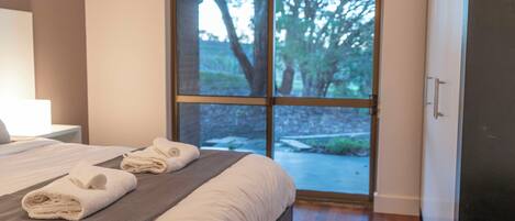 4 bedrooms, iron/ironing board, free WiFi