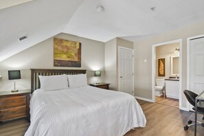 1 bedroom, iron/ironing board, WiFi, bed sheets - Executive Loft - 314A (Kelowna)