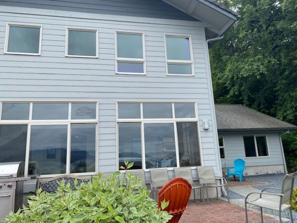 Exterior - Cozy 2-bedroom condo in gorgeous Sitka with ocean view and WiFi (Sitka)
