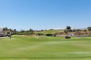 Golf - Luxurious Villa Retreat with Panoramic Views (Paphos)