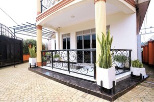 Fachada de la propiedad