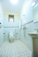 Artículos de tocador gratuitos, pantuflas, toallas, jabón