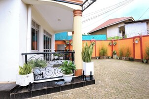 Fachada de la propiedad