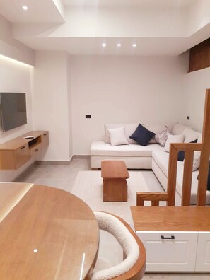 Smart TV - Bright Studio Near Cairo Airport (Cairo Governorate)