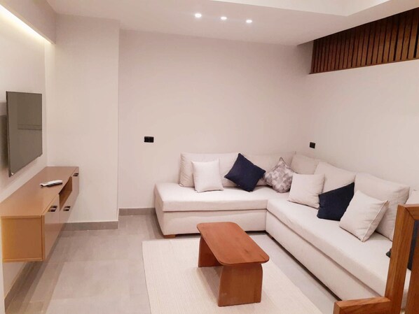 Smart TV - Bright Studio Near Cairo Airport (Cairo Governorate)