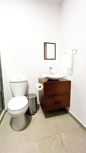 Shower, towels, soap, shampoo - Amaneceres Deluxe Apartment (Zacatlán)