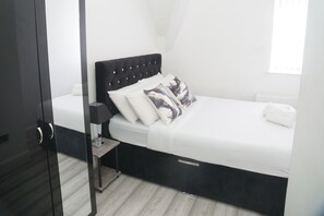 2 chambres, fer et planche à repasser, Wi-Fi gratuit, draps fournis
