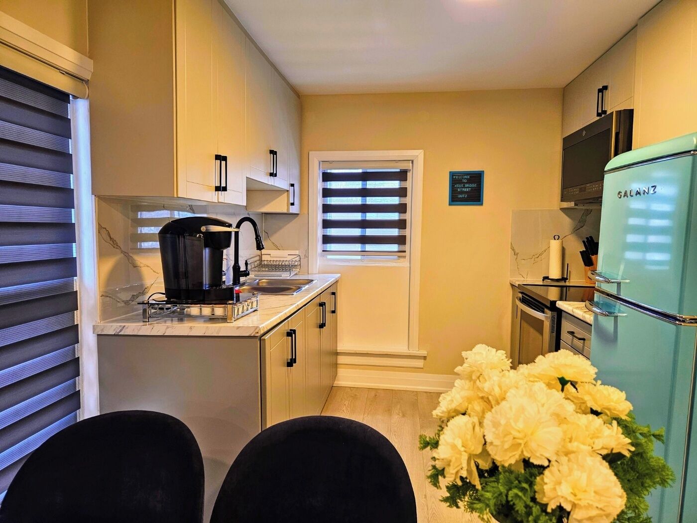 Coffee/tea maker, fridge, microwave, oven