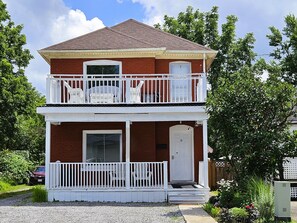 Exterior - 2F beautiful balcony, 2-bedrooms, 1G WiFi, near WEGO Bus (Niagara Falls)