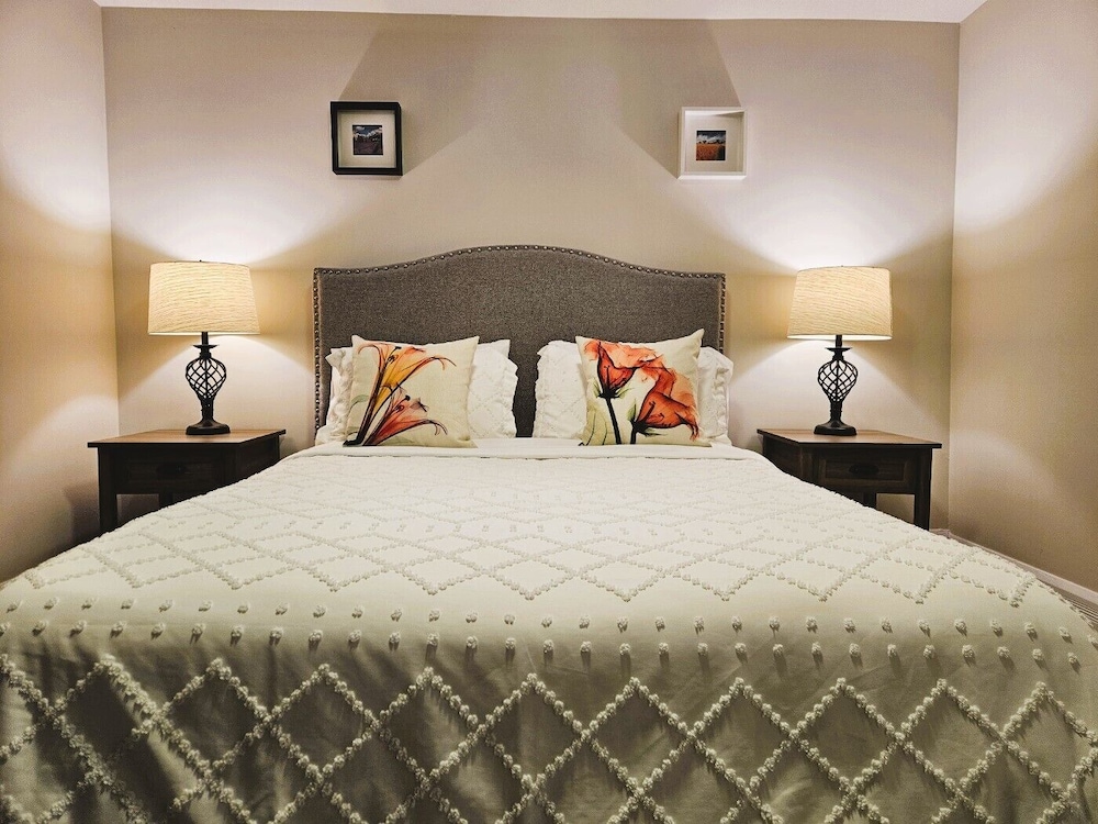 2 bedrooms 2F Beautiful Balcony 1G WiFi Near WEGO Bus Niagara 2-bedrooms-2f-beautiful-balcony-1g-wifi-near-wego-bus-niagara