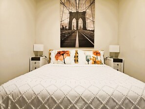 2 عدّة غرف نوم ومكواة/لوح كي وواي فاي مجانًا وملاءات أسرّة