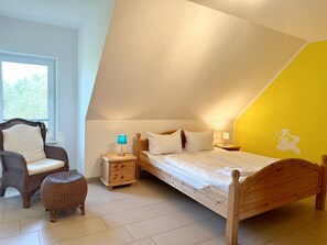 3 bedrooms, bed sheets