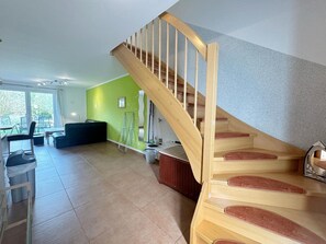 Unclassified image, 5 of 25, button