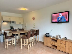 Unclassified image, 4 of 25, button