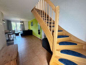 TV, table tennis, stereo