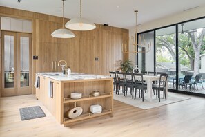 Dining - Treaty Oak Manor (Austin)