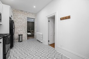 Kylskåp, mikrovågsugn, ugn och spishäll