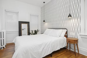 2 habitaciones, tabla de planchar con plancha, wifi y ropa de cama 