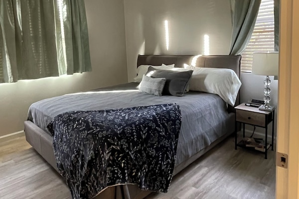 King bedroom 1 (west side)