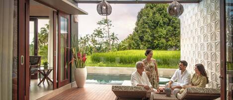 2 chambres, coffres-forts dans les chambres, ameublement personnalisé