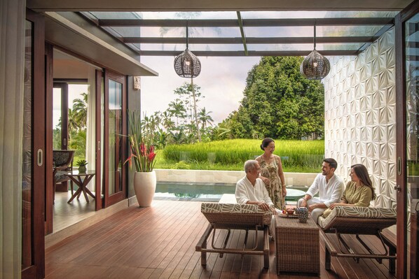 2 bedrooms, in-room safe, individually furnished, desk