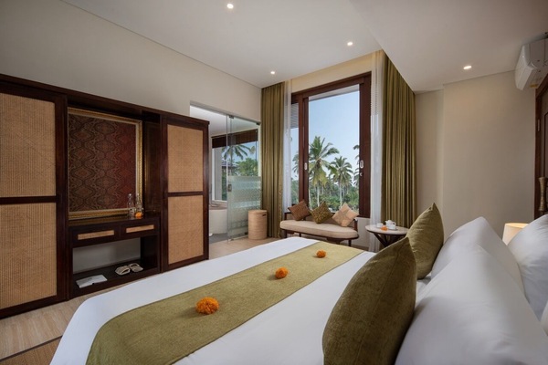 2 kamar tidur, brankas, dan dilengkapi dengan perabotan berbeda-beda