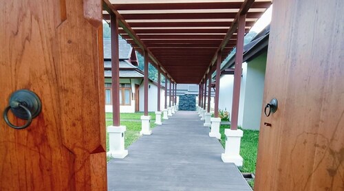 Villa Mae Hong Son - Superb 3-bedroom private pool villa with WiFi