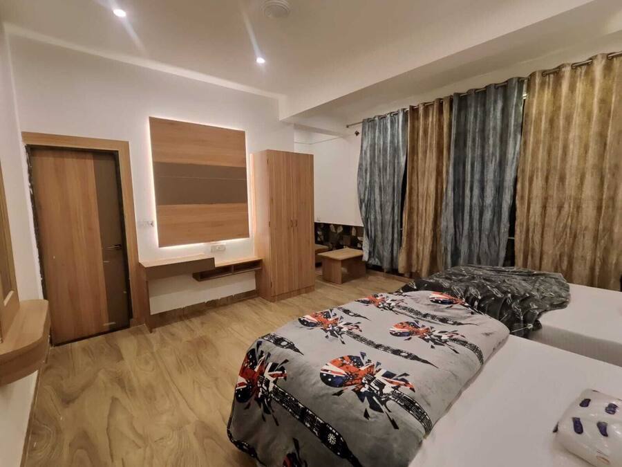 Espacio para trabajar con laptop, cunas, wifi gratis y ropa de cama