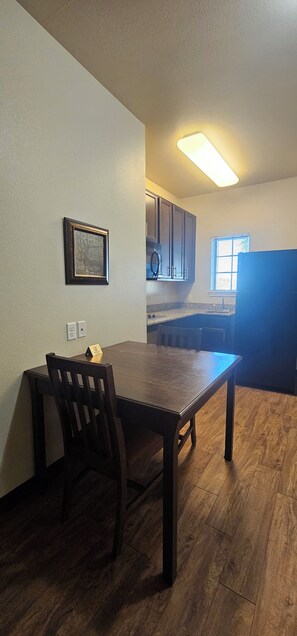 Comfort Studio Suite, Patio | Private kitchen