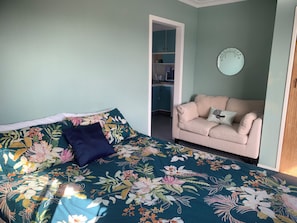 Classic Studio, Sea View | Living area | 40-inch Smart TV with digital channels, streaming services - The Retreat Bay of Islands (Paihia)