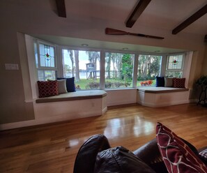 Interior - Beautiful and Quiet 4 Bedroom Tampa Lake House (Lutz)