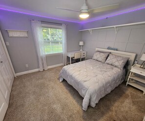 4 bedrooms, iron/ironing board, WiFi, bed sheets