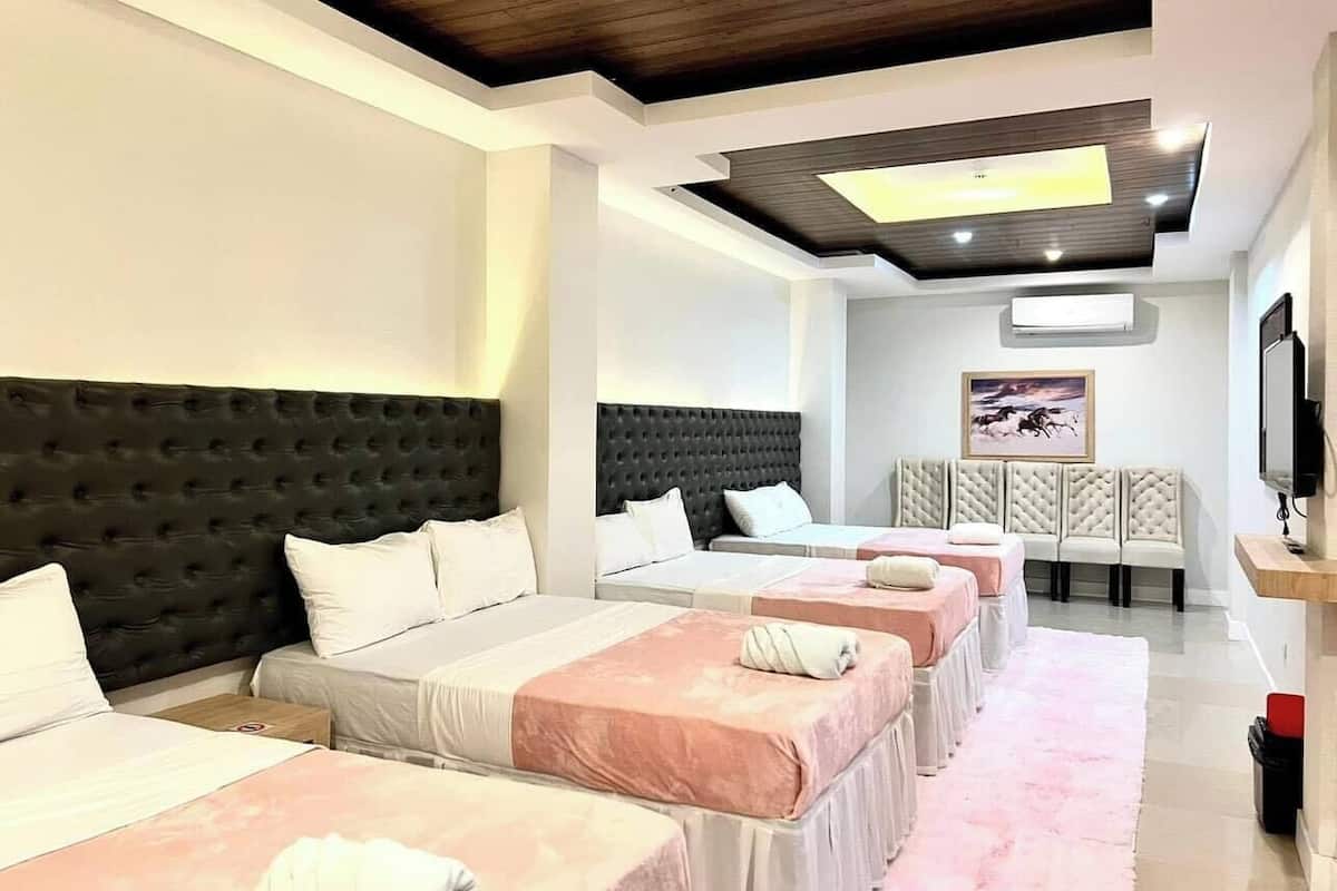 Deluxe Quadruple Room