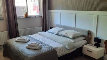 1 slaapkamer, een strijkplank/strijkijzer, wifi, beddengoed