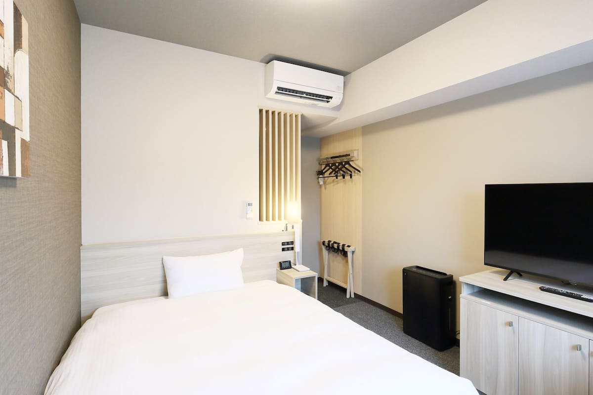 Desk, laptop workspace, iron/ironing board, free WiFi